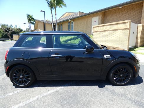 Used 2018 MINI Cooper 2-Door Hardtop FWD image 7