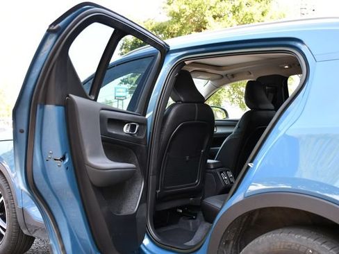 Certified 2024 Volvo XC40 B5 Core AWD/4WD image 15