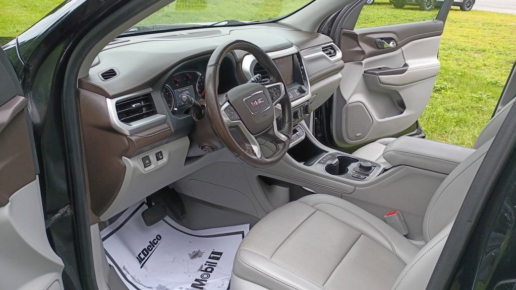 Used 2023 GMC Acadia SLT w/ Preferred Package AWD/4WD image 11