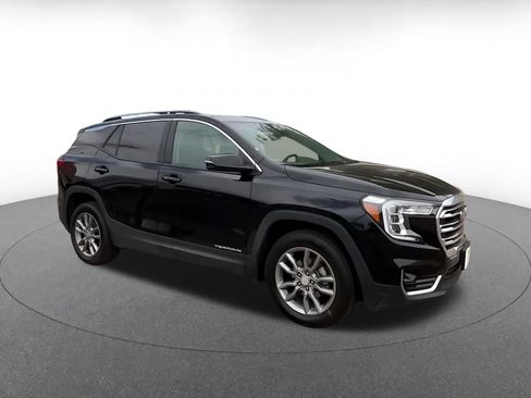 Used 2024 GMC Terrain SLT AWD/4WD image 2
