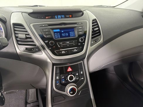Used 2015 Hyundai Elantra SE FWD image 16
