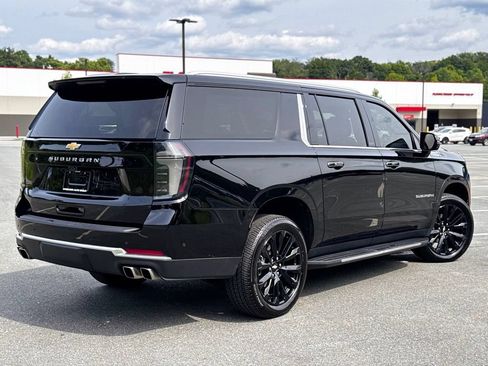Used 2025 Chevrolet Suburban High Country AWD/4WD image 6