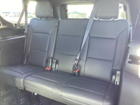 Used 2023 Chevrolet Suburban Z71 image 31