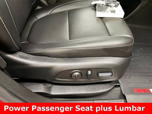 Used 2023 GMC Acadia SLT w/ Preferred Package image 12