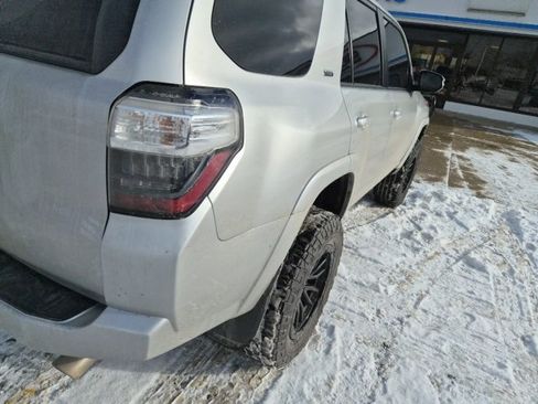 Used 2022 Toyota 4Runner SR5 Premium image 10