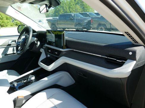 New 2026 Ford Explorer Platinum w/ LUX Leather Package AWD/4WD image 13