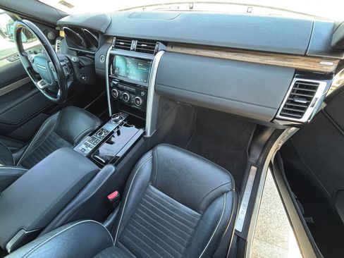 Used 2017 Land Rover Discovery HSE image 32