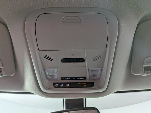 Used 2019 Buick Enclave Essence AWD/4WD image 7