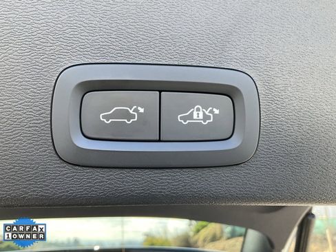 Used 2023 Volvo XC40 Recharge Plus image 10