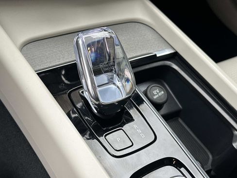 Certified 2025 Volvo V60 B5 Cross Country Ultra w/ Protection Package Premier image 14