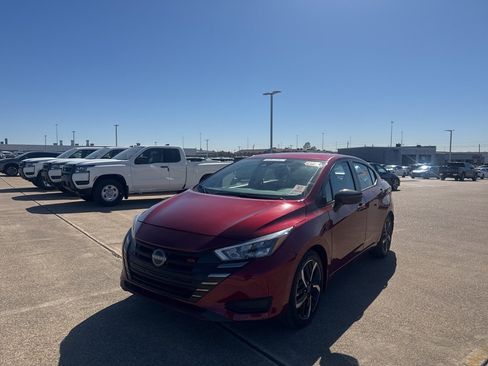 Used 2025 Nissan Versa SR w/ Trunk Package image 7