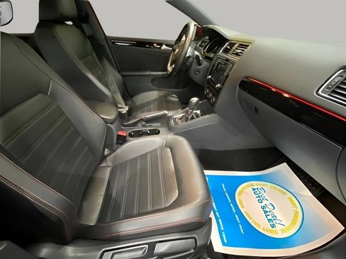 Used 2017 Volkswagen Jetta GLI image 16