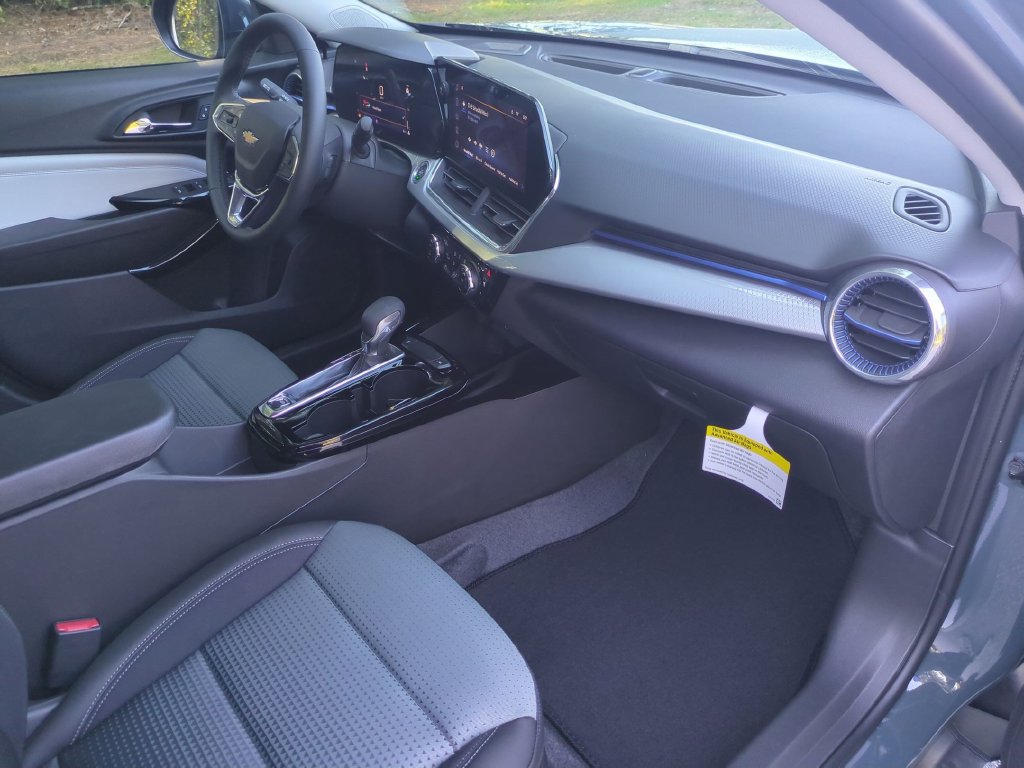 New 2026 Chevrolet Trax LT w/ LT Convenience Package FWD image 36