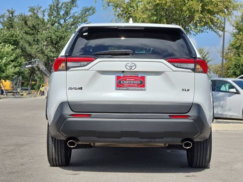 Used 2025 Toyota RAV4 XLE FWD image 4