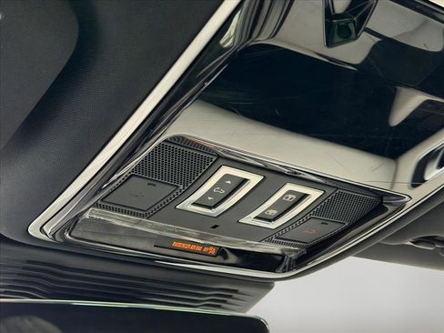 Used 2021 Land Rover Range Rover Velar R-Dynamic S image 22