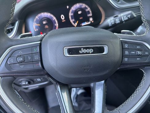 Used 2022 Jeep Grand Cherokee L Laredo w/ Luxury Tech Group I AWD/4WD image 9