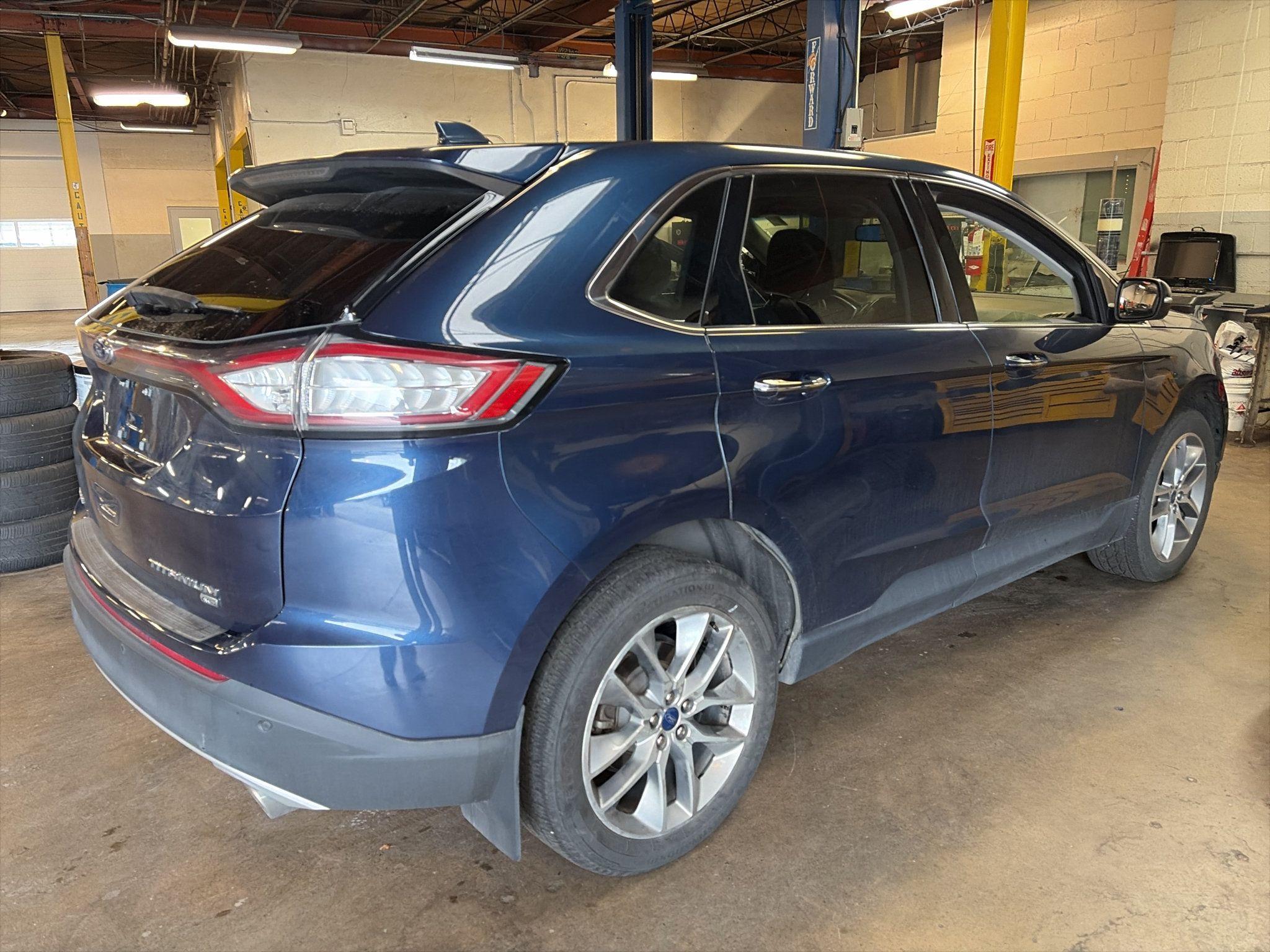 Used 2017 Ford Edge Titanium w/ Equipment Group 301A AWD/4WD image 3
