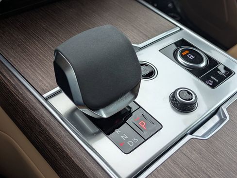 Used 2023 Land Rover Range Rover SE image 17