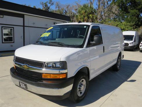 Used 2025 Chevrolet Express 2500 w/ Driver Convenience Package RWD image 3