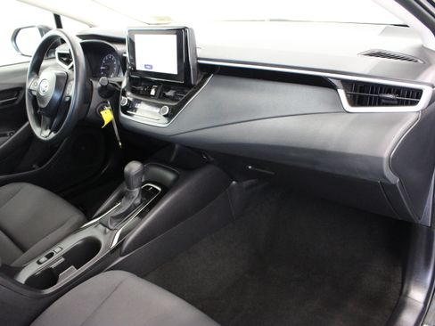 Used 2025 Toyota Corolla LE FWD image 31