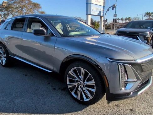 Certified 2023 Cadillac Lyriq Luxury image 3