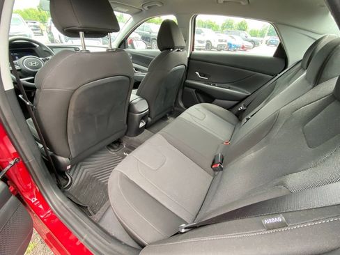 Used 2025 Hyundai Elantra SE FWD image 23