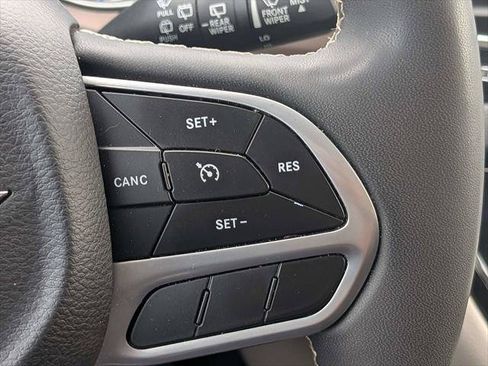 Certified 2022 Chrysler Voyager LX FWD image 25