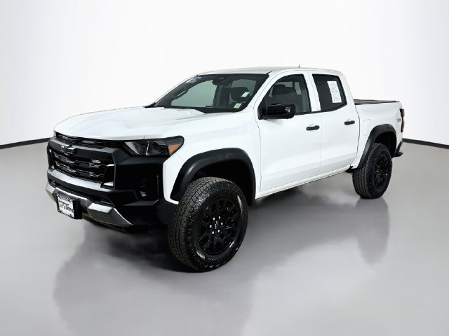 Used 2023 Chevrolet Colorado Trail Boss w/ Technology Package AWD/4WD image 9