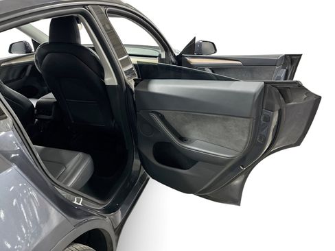 Certified 2023 Tesla Model Y AWD image 12