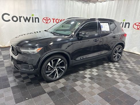 Used 2022 Volvo XC40 T5 R-Design w/ Climate Package AWD/4WD image 4