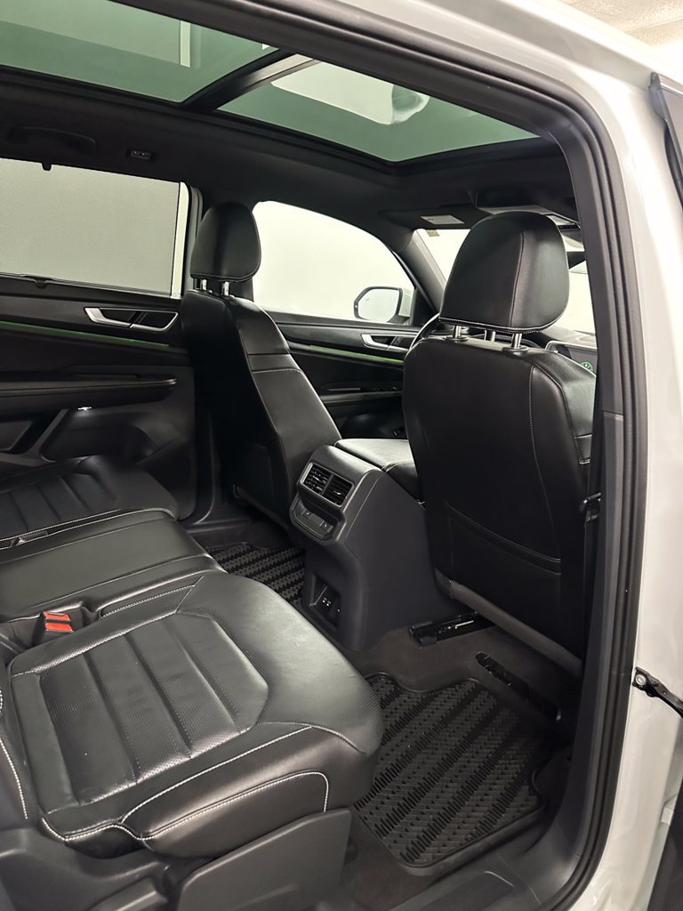 Used 2024 Volkswagen Atlas Cross Sport SEL R-Line AWD/4WD image 33