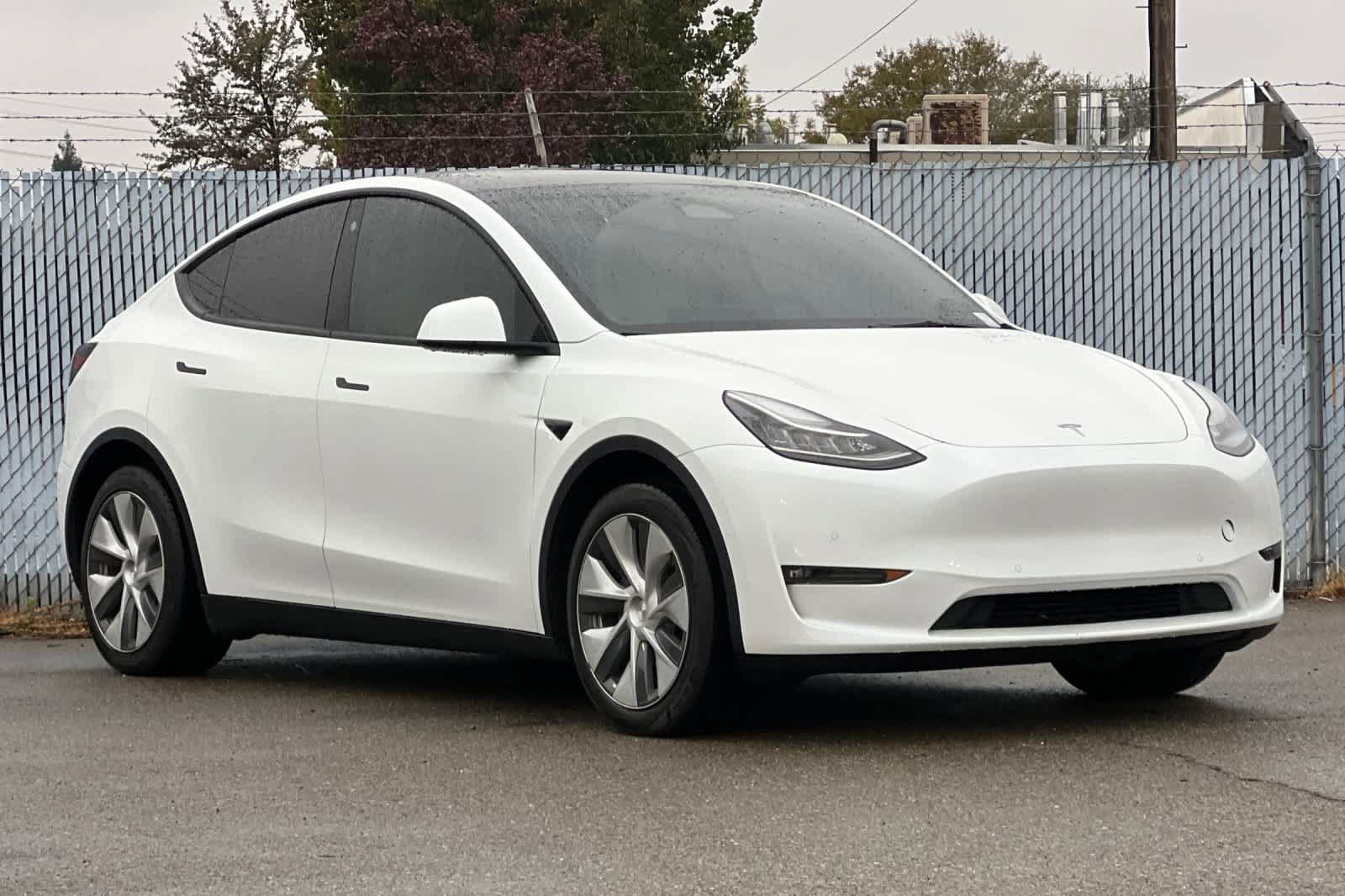 Used 2022 Tesla Model Y Long Range AWD/4WD image 7