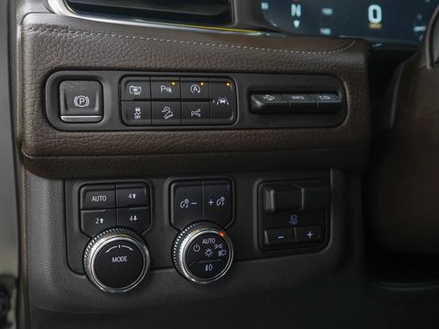 Used 2023 GMC Yukon XL Denali w/ Advanced Technology Package AWD/4WD image 28