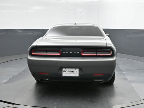 Used 2017 Dodge Challenger SXT image 8