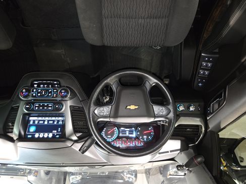Used 2019 Chevrolet Tahoe 4WD w/ Enhanced Driver Alert Package image 2