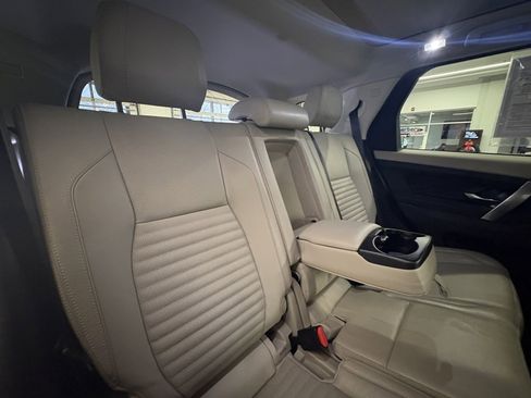 Used 2020 Land Rover Discovery Sport SE image 23