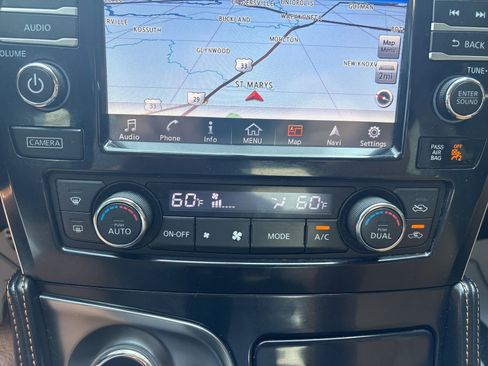 Used 2016 Nissan Maxima SR FWD image 27