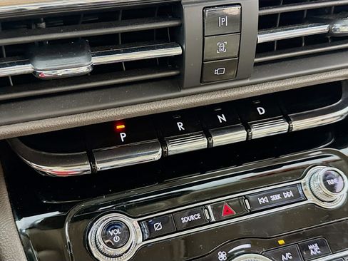 Used 2021 Lincoln Corsair AWD w/ Premium Package image 19