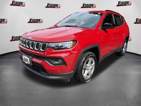 Used 2023 Jeep Compass Latitude w/ Convenience Group AWD/4WD image 1
