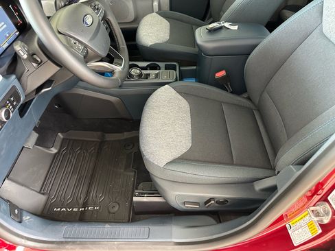 New 2026 Ford Maverick XLT w/ XLT Luxury Package FWD image 18