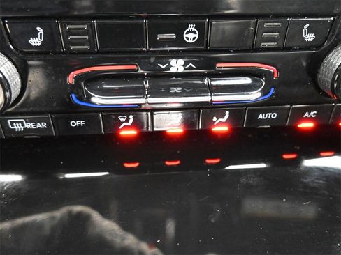 Used 2023 Jeep Grand Cherokee L Laredo image 16