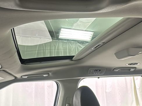 Used 2025 Kia Carnival SX Prestige image 36