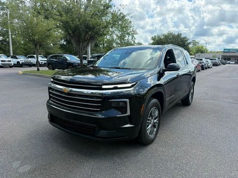 Used 2026 Chevrolet Traverse LT FWD image 1