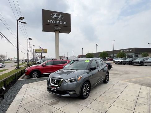 Used 2020 Nissan Kicks SR w/ SR Premium Package image 9