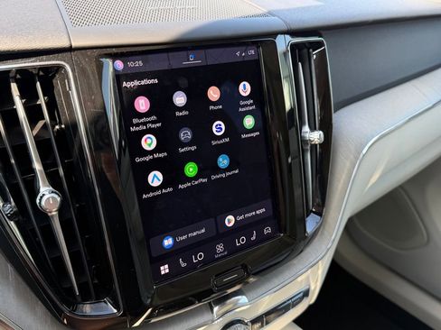 Used 2023 Volvo XC60 B5 Plus image 18