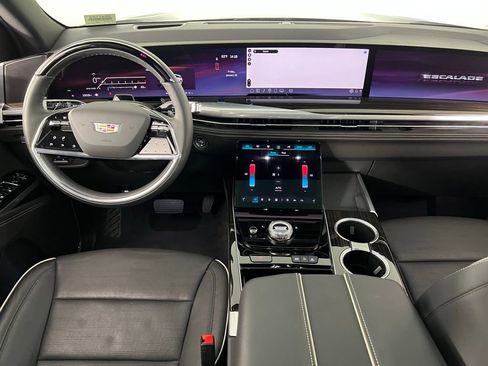 Used 2025 Cadillac Escalade Premium Luxury image 13
