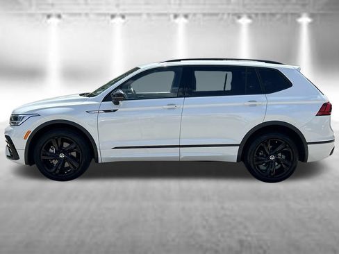 Certified 2023 Volkswagen Tiguan SE R-Line FWD image 2