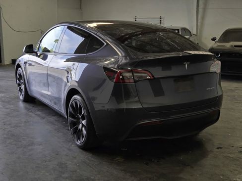 Used 2022 Tesla Model Y Long Range AWD/4WD image 2