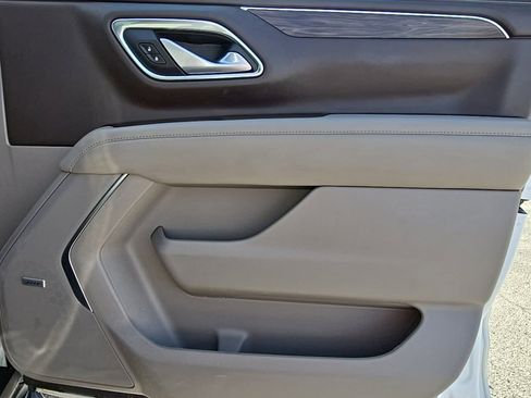 Used 2022 Chevrolet Suburban LT w/ Luxury Package image 41