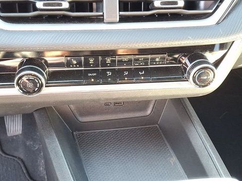 Used 2025 Chevrolet Equinox LT FWD image 10